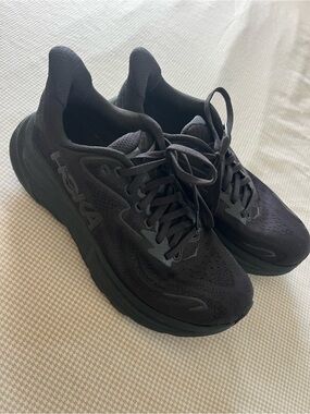 Hoka One One All-Black Men's Athletic Shoes - Sleek Performance